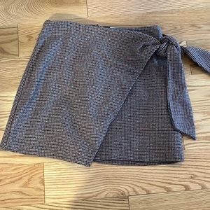 FINAL SALE Wilfred skirt size 6. Final sale
